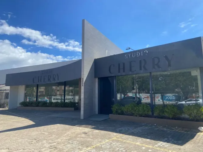 Imóvel para aluguel possui 900 metros quadrados em Coroa do Meio - Aracaju - SE