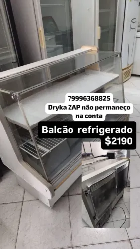 Balcão expositor de placa