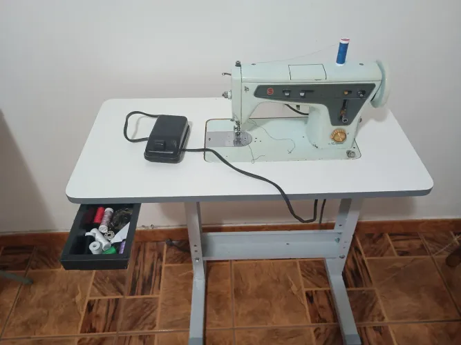 Máquina de costura Singer multiponto 666