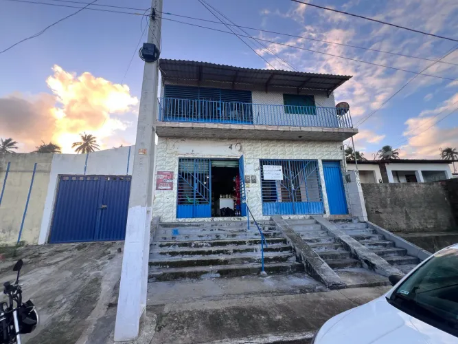 2 casas, ponto comercial e garagem