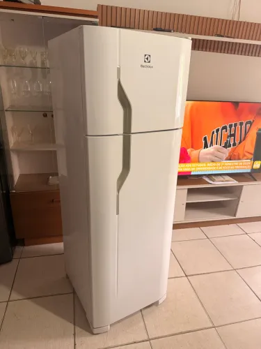 Geladeira Electrolux DC35A semi nova impecável ENTREGO