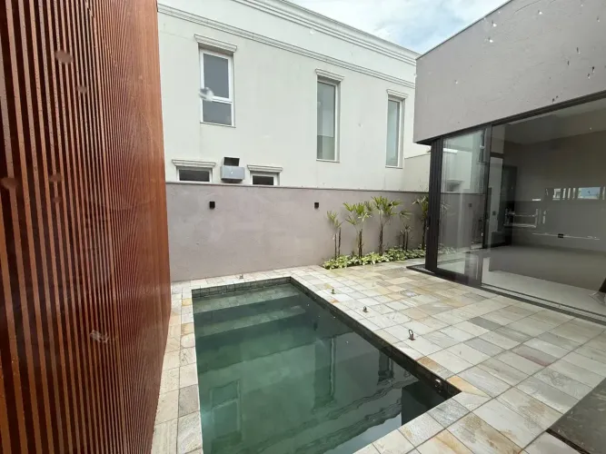 Casa à venda - 187m² - 3 suítes - lavabo - 4 vagas de garagem - Village Santa Georgina - F
