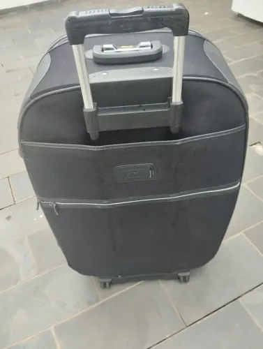 Vendo Mala de viagem semi-novo