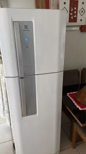 Geladeira Eletrolux Frost Free 220