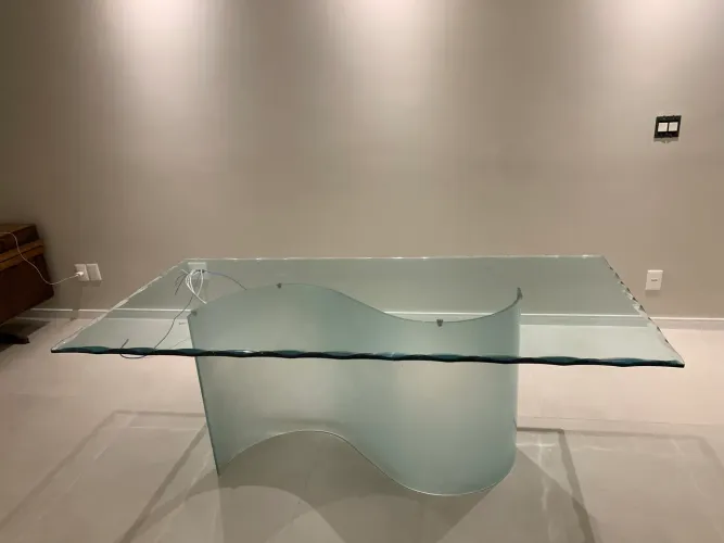 Mesa de jantar em vidro 