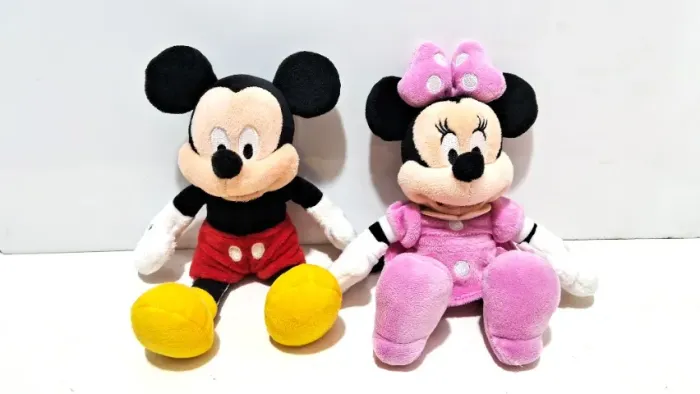 2 Bonecos de  Pelucia - Mickey e Minie