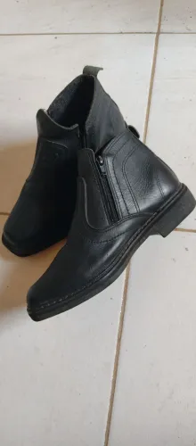 BOTA PRETA LINDA DE COURO 