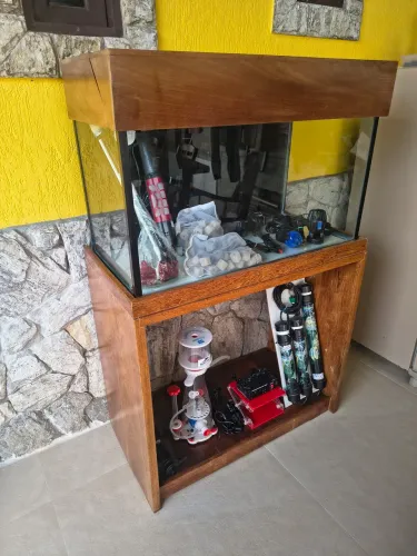 AQUÁRIO 150 LT, VIDROS 8MM COM EQUIPAMENTOS PARA ÁGUA SALGADA