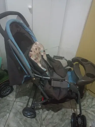 Vende-se carrinho de bb e bb conforto 