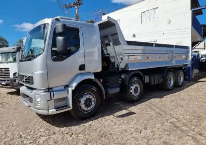 Volvo VM 270 bitruck caçamba 2013