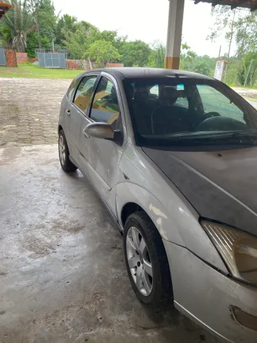 Ford Focus 1.8 16V 5P 2001