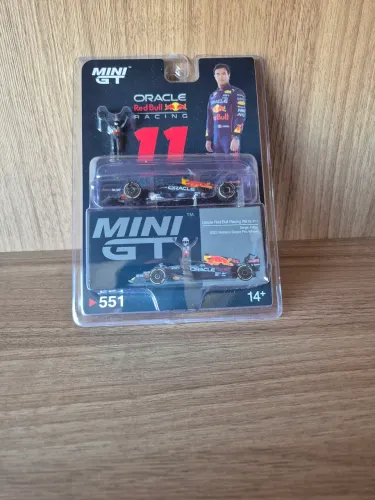 Red Bull Rb18 Sergio Pérez Abu Dhabi 2022 Mini Gt 1/64