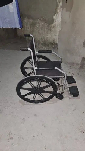 CADEIRA DE RODAS 