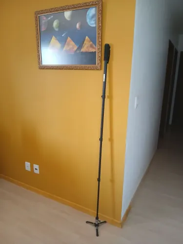 Monopé com Pé Articulado "Pé de Galinha" para Vídeo e Foto - R$ 240