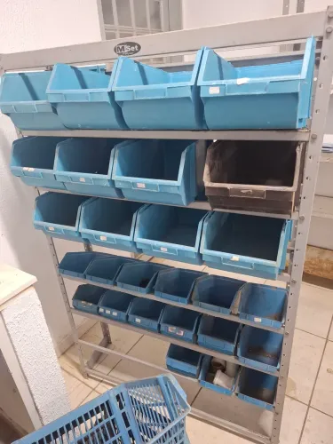 Estante gaveteiro para comercio