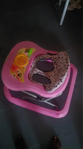 Andadeira Infantil Conservada - Prática e Segura