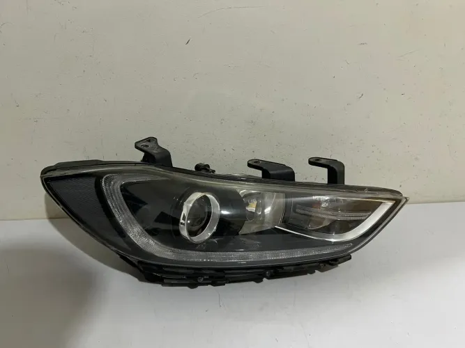 Farol direito Elantra com Led 2017/2018/2019