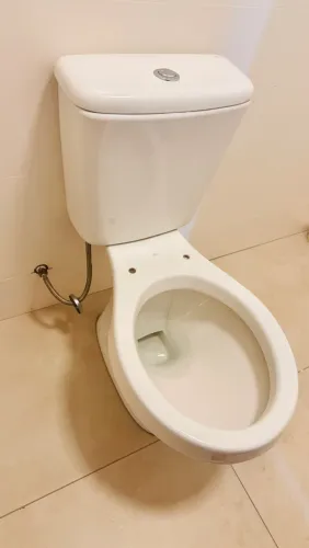 Bacia com caixa acoplada Ravena branca - DECA (vaso sanitário)