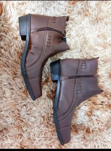 BOTA DE COURO MASCULINA NOVA TAMANHO 42
