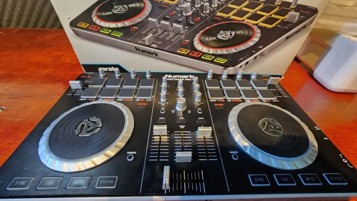 Controladora DJ Numark Mixtrack Pro II