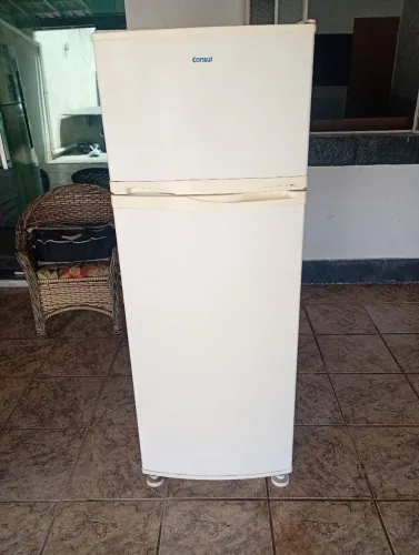 Excelente Geladeira Cônsul, Fostfree, 330 litros.