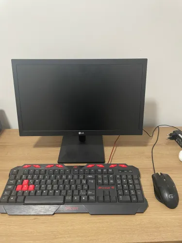 Pc Completo Ryzen 3 2200g + 16GB RAM 2.400mhz