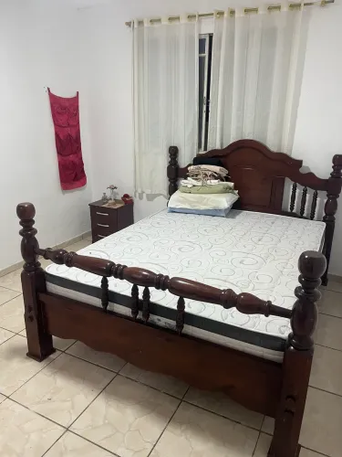 Vendo Cama em madeira