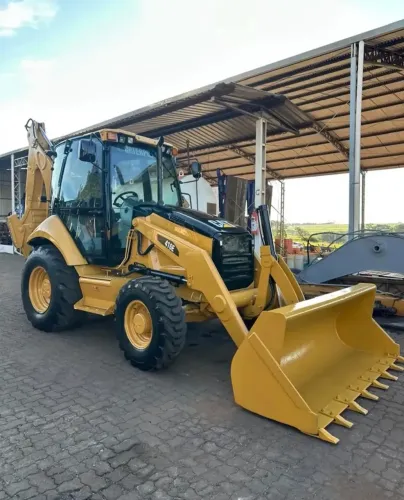 Retroescavadeira Caterpillar 416E 09/09 - Parcelamos