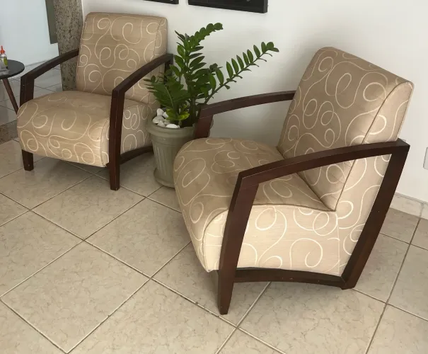 Poltronas - cada poltrona por 300,00 reais