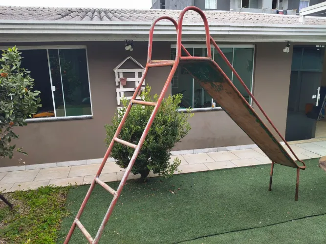 Escorregador infantil 