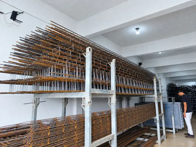 Coluna pronta direto de fábrica.
