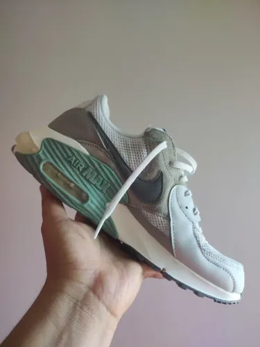 Tênis Nike usado novo 