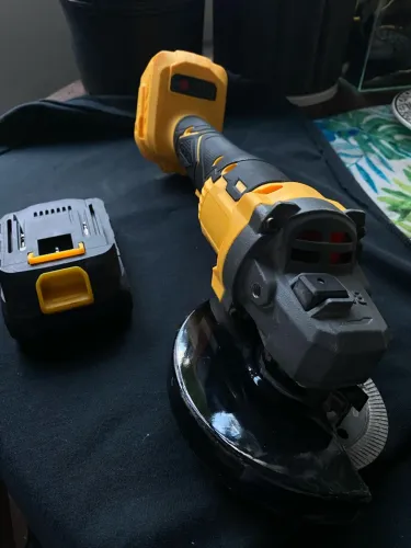 BRUSHLESS: lixadeira modelo vf, voltage 18.5V, capecity: 1300mAh, power 24.05wh