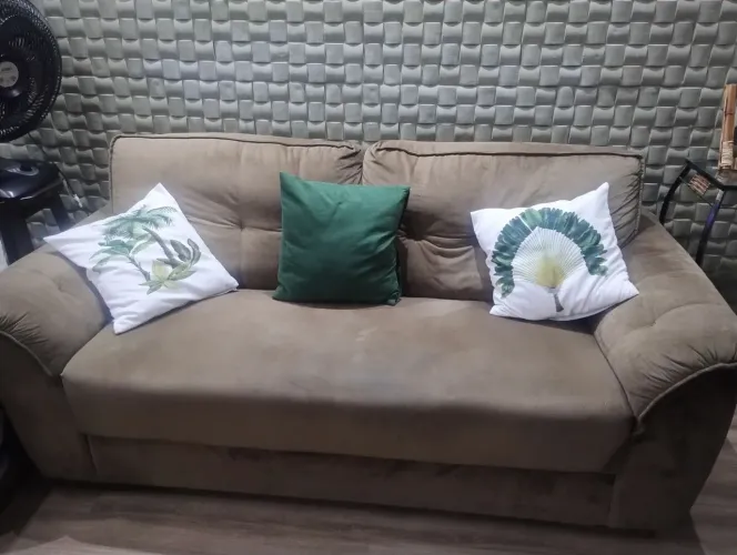 Vendo sofá dois e três lugares 