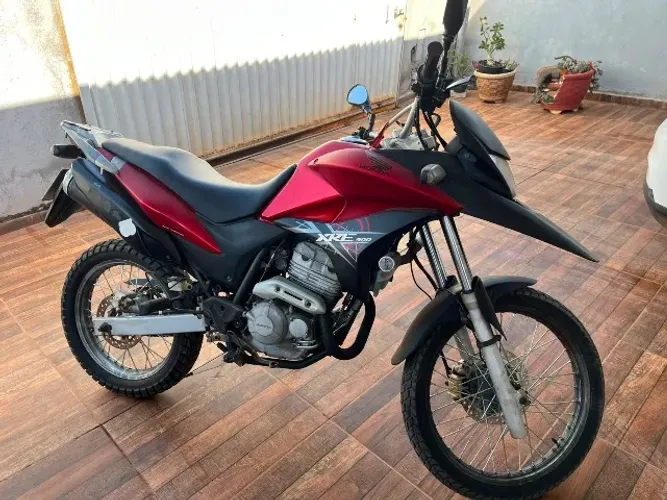 Xre 300 leia anúncio