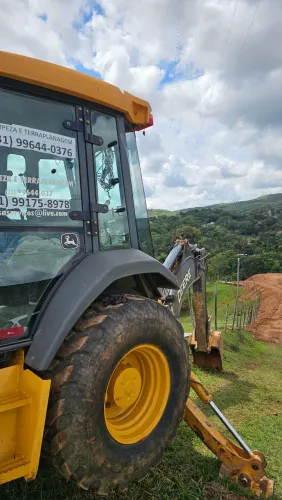 Retroescadeira JD 310L 2020 4x4 cabinada 3.700h único dono, em perfeito estado