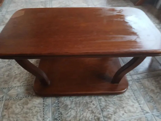 Mesa de madeira sala ou varanda
