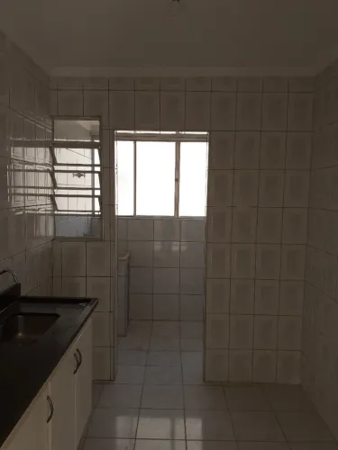 Condomínio Itamaracá, 2 dormitórios,  primeiro andar, R$:850,00 já com condomínio.