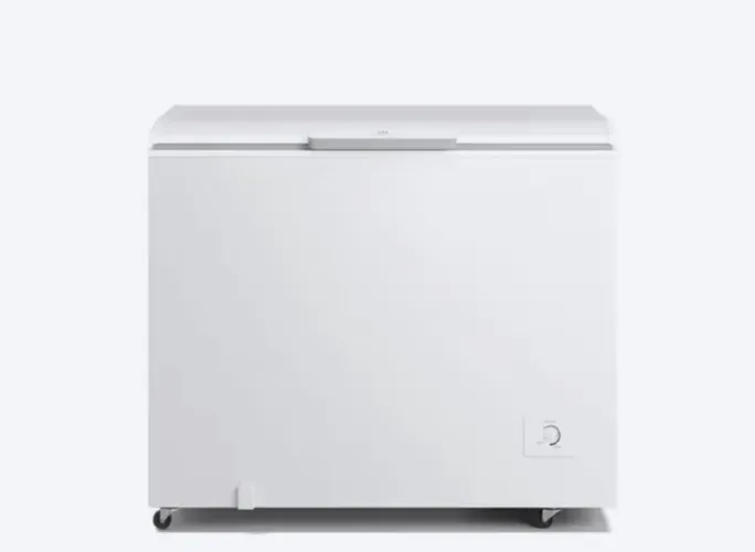 Freezer semi novo