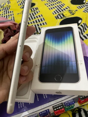 iPhone SE 128GB 3 geração 
