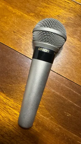 Microfone Dinâmico LeSon SM58 - Perfeito Estado