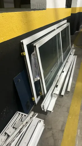 Conjunto de Porta de Ferro