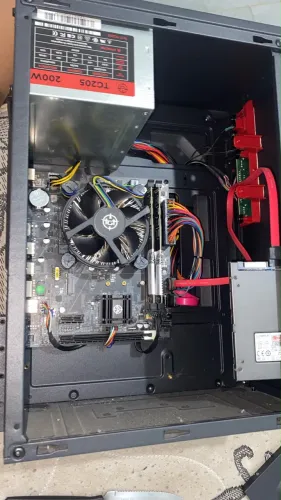 CPU Intel I5 H61 16GB SSD 240GB 200W B110. MONITOR POL COM 180h