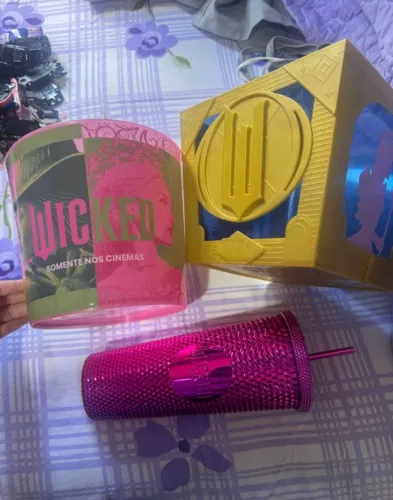 Balde dourado + copo de wicked