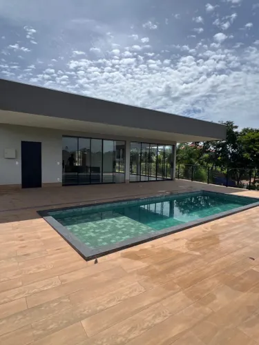 Vendo Casa de Alto Padrão - Condomínio Encanto do Pago 2 - Lago Corumbá IV