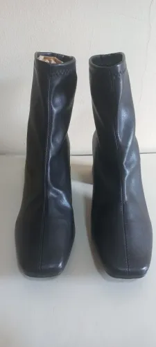 Bota satinato couro macia e confortável semi nova