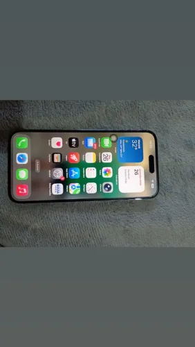 iPhone 14 Pro Max roxo