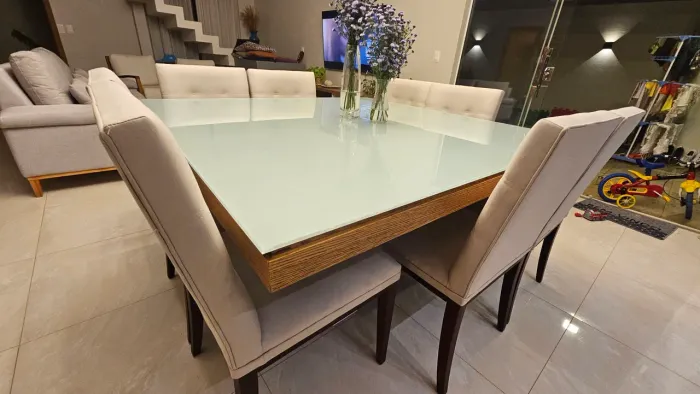 Mesa quadrada 8 lugares sensacional comprada na German