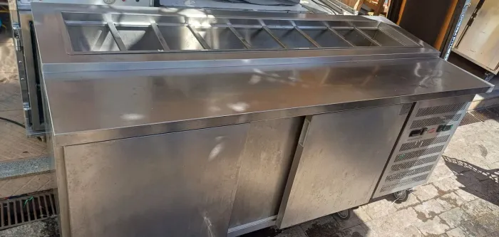 Balcão refrigerado 02 portas com Pista Fria
