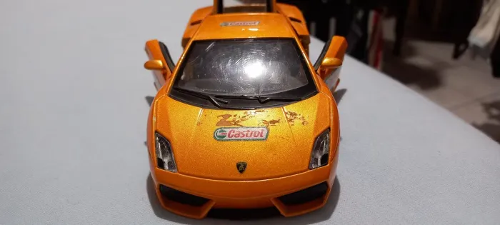 Miniatura Lanborguini Gallardo  LP 560 -4.    1/24   Maisto
